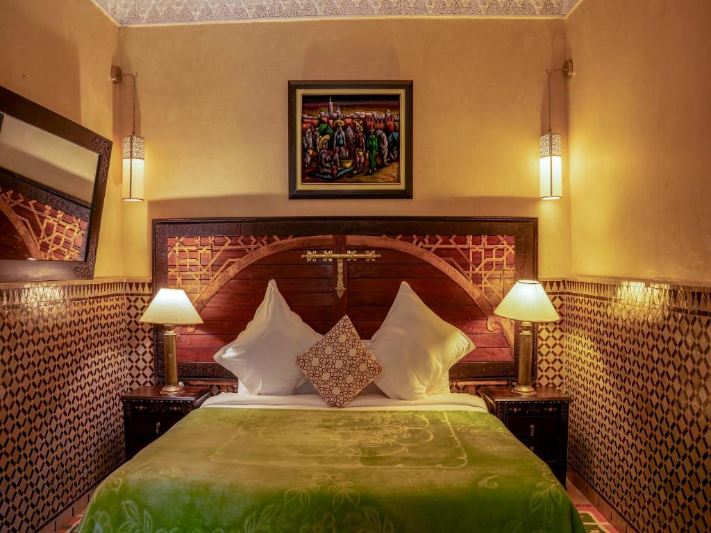 Postel nebo postele na pokoji v ubytování Clé De Sol Riad & SPA
