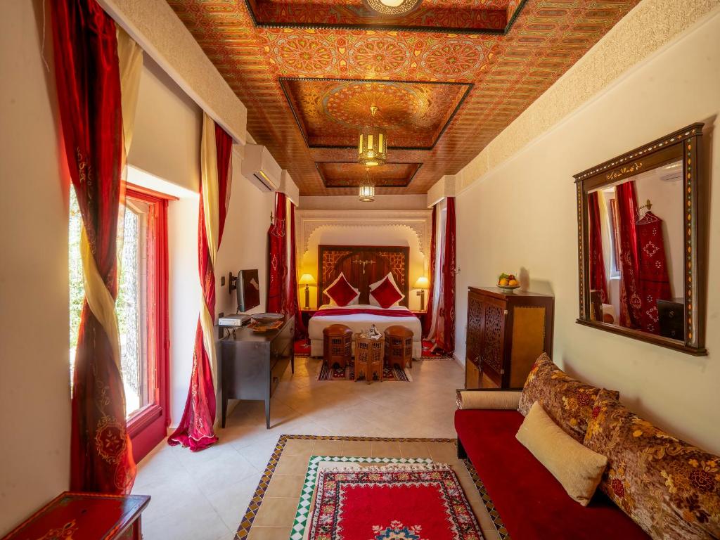 Postel nebo postele na pokoji v ubytování Clé De Sol Riad & SPA