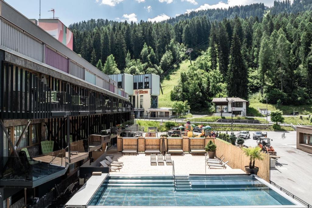 a view of a building with a swimming pool at Ravelli Sporting in Mezzana