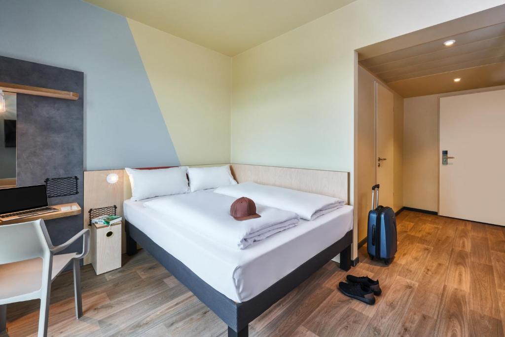 Postel nebo postele na pokoji v ubytování Ibis Budget Singen