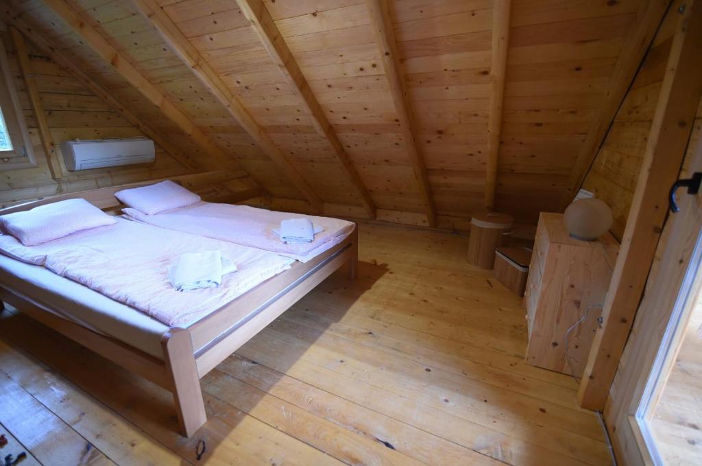 Postel nebo postele na pokoji v ubytování Kuća za odmor Stara Jabuka