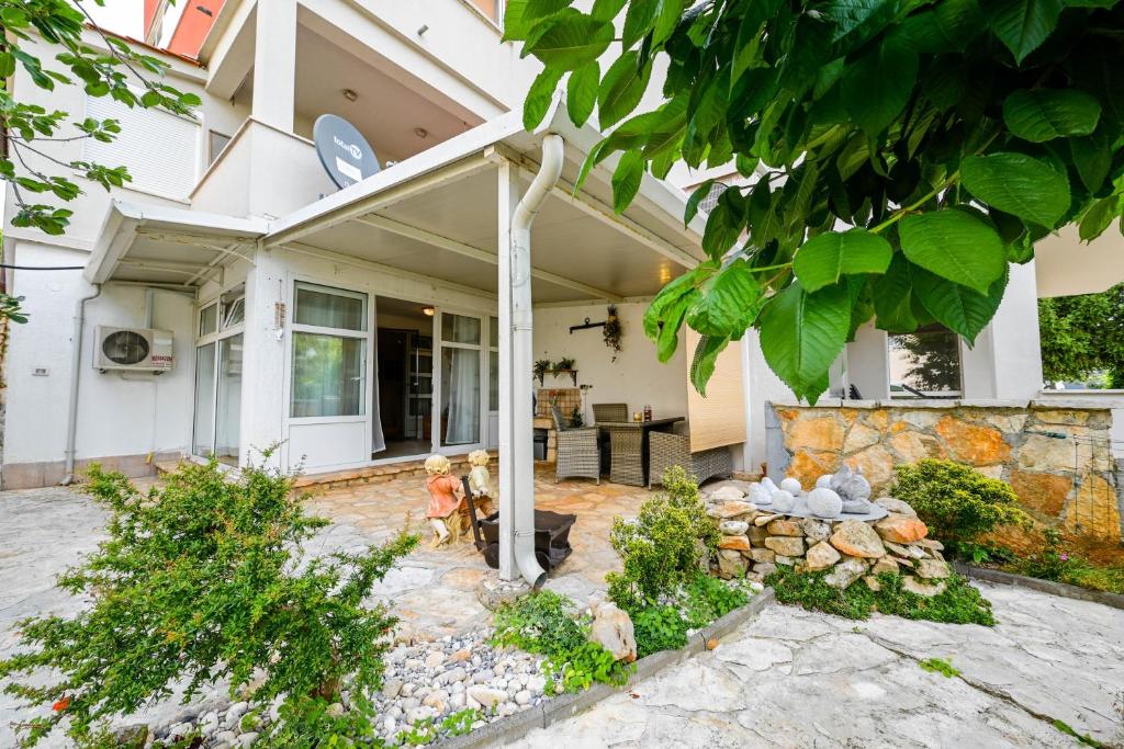 Lido Apartment