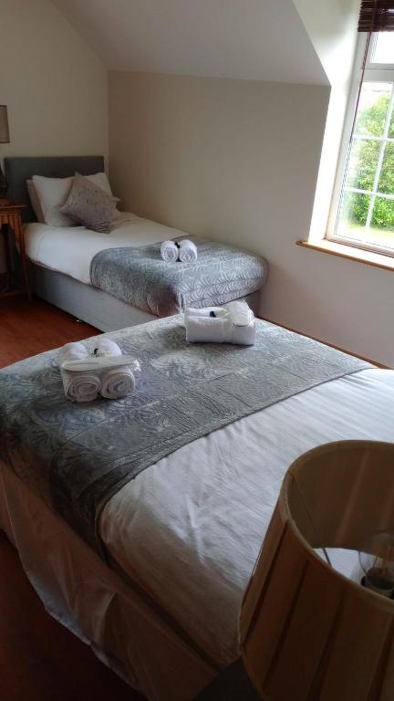 Postel nebo postele na pokoji v ubytování Tullynacrunat Lodge