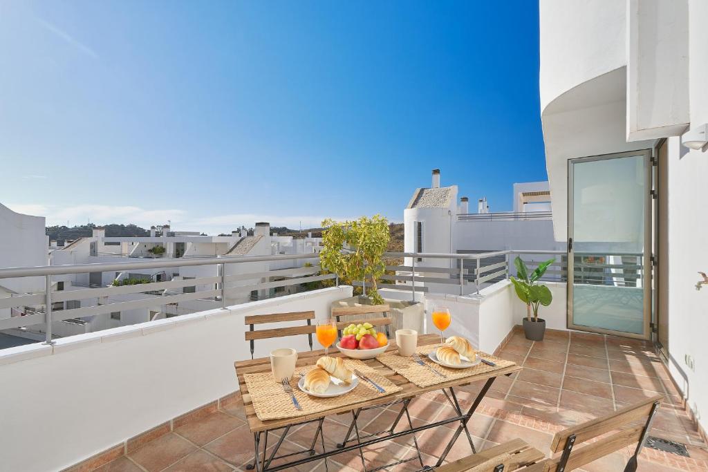 En balkon eller terrasse på Vitania I Resort Penthouse with Jacuzzi