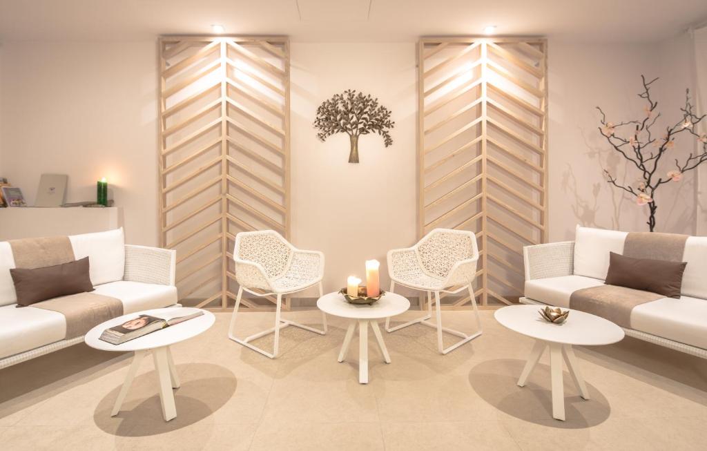 Posezení v ubytování Akoya Hotel & Spa