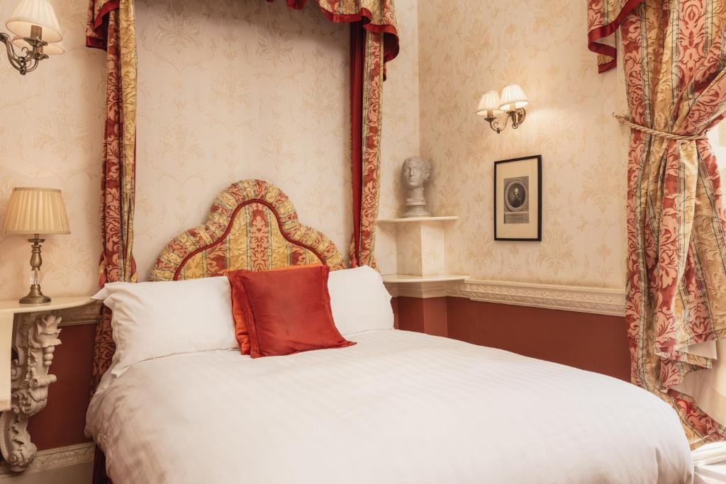 Lumley Castle Hotel - Castle Classic Room