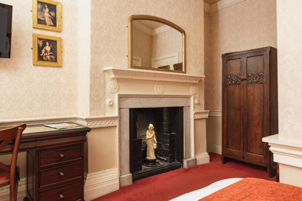 Lumley Castle Hotel - Castle Twin Room