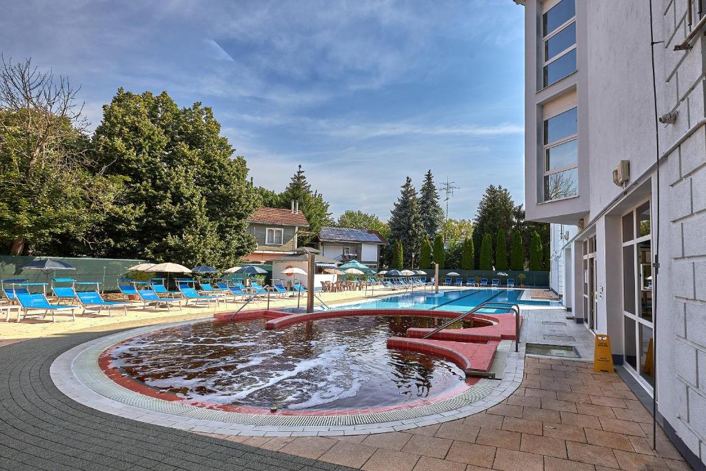 Bazén v ubytovaní Hotel Silver alebo v jeho blízkosti