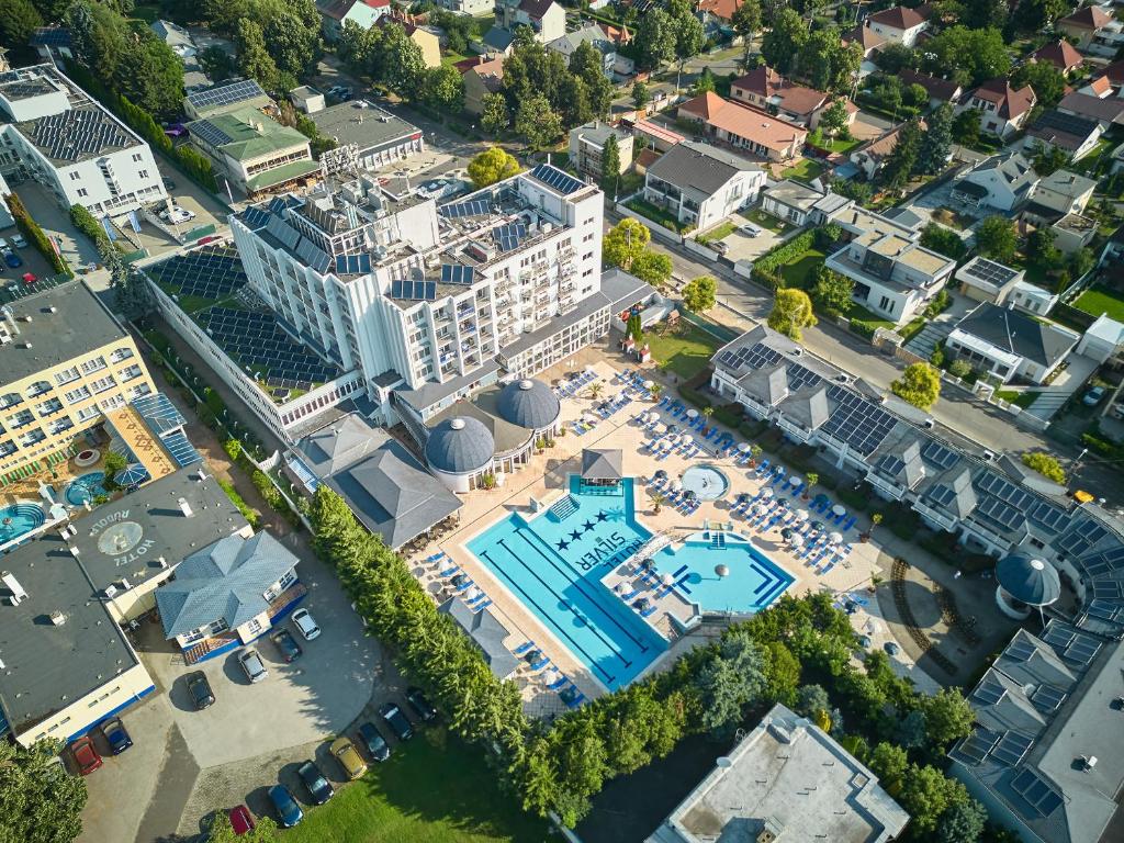 Bazén v ubytovaní Hotel Silver alebo v jeho blízkosti