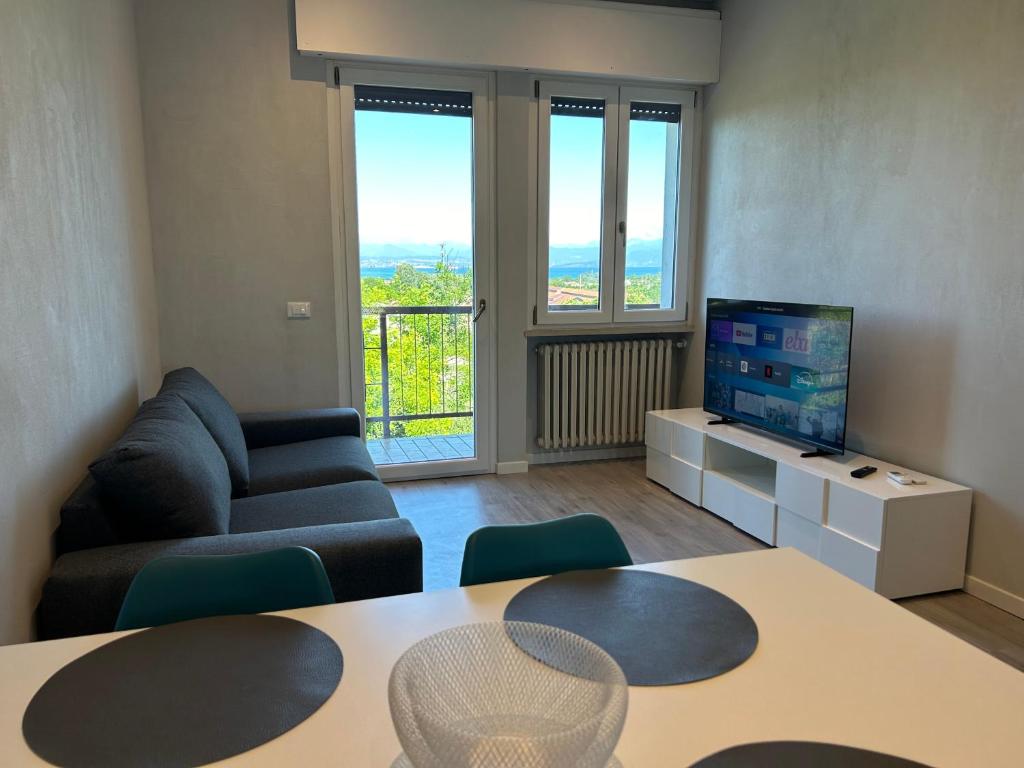 TV a/nebo společenská místnost v ubytování P2 Sweet Apartment Lake View&Pool