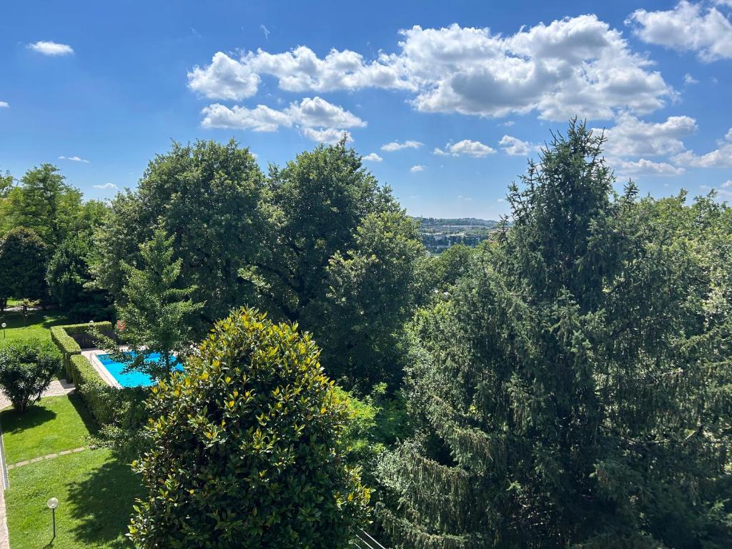 Bazén v ubytování P2 Sweet Apartment Lake View&Pool nebo v jeho okolí