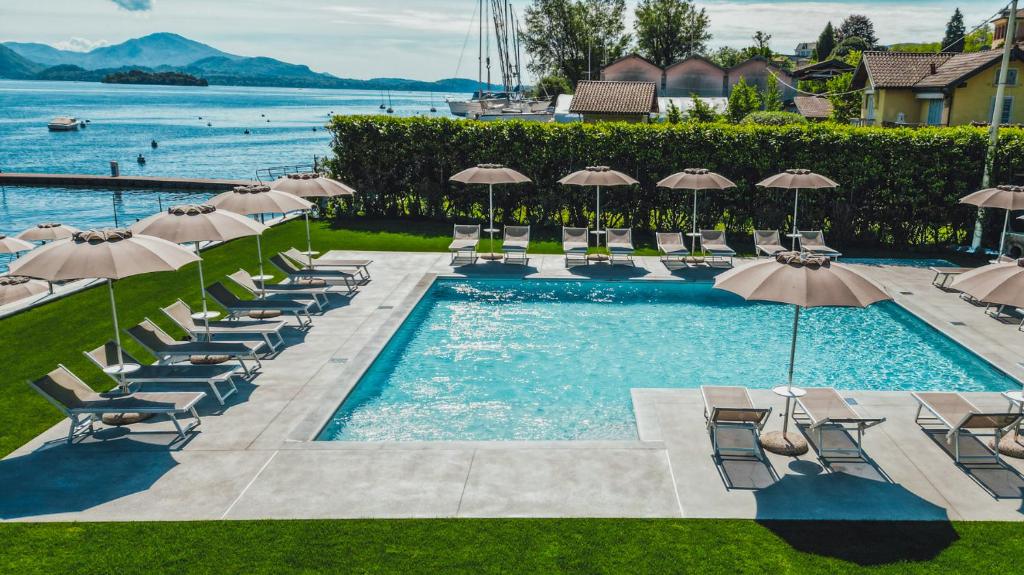 Bazén v ubytování Lago Maggiore Bay nebo v jeho okolí