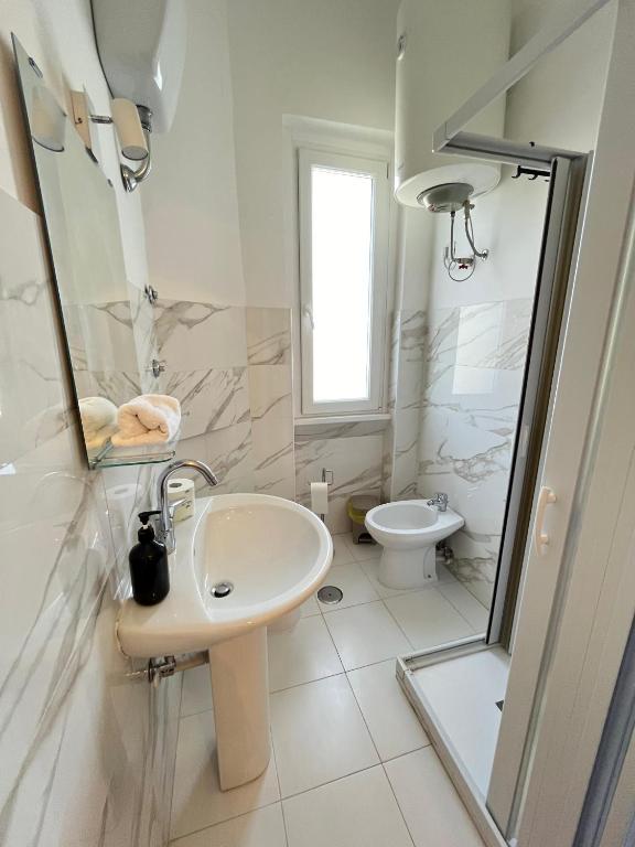 Bagno di Il Nido apartment Roma, Attico ostiense