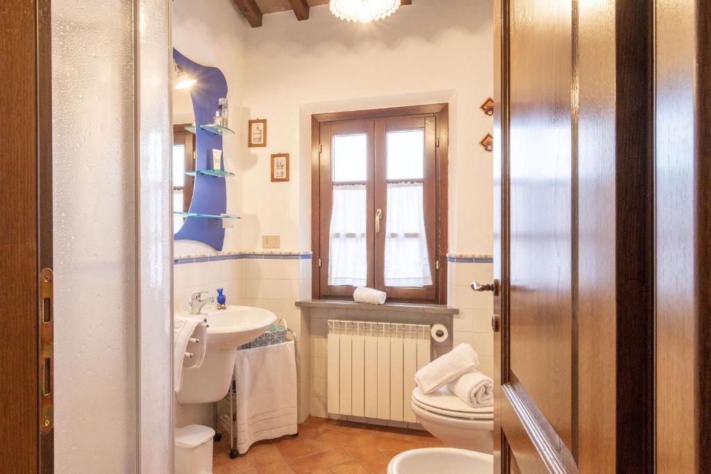 A bathroom at Italian Experience-Il Borgo Apartment