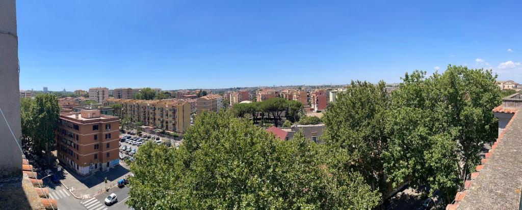 Vista generica su Roma o vista sulla città dall'interno dell'appartamento