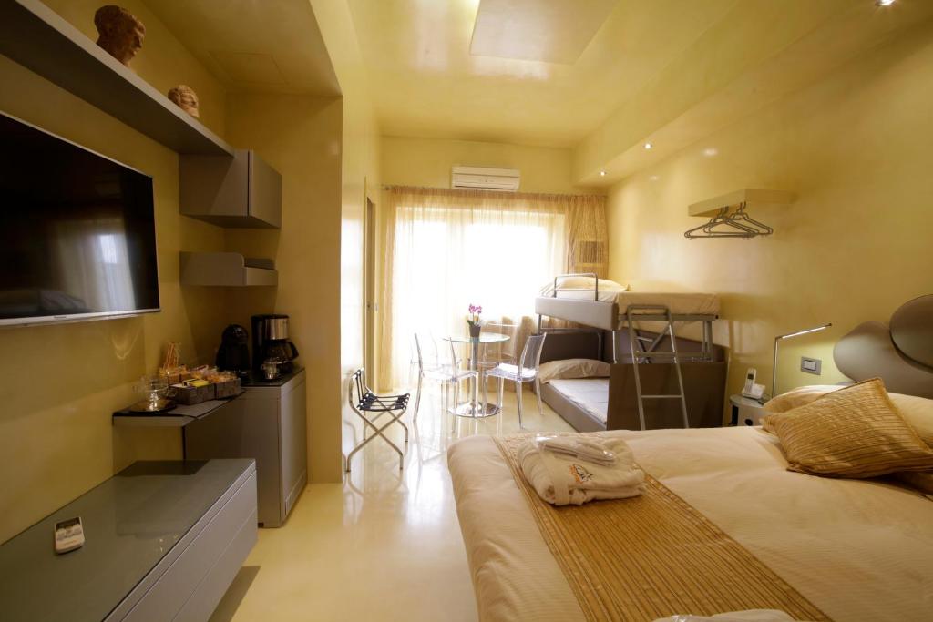Domus Romana - Deluxe Double Room With Balcony