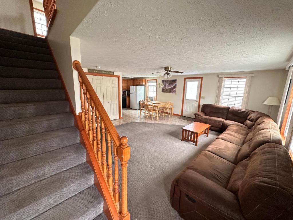 Abellona Inn & Suites - Three-Bedroom Apartment