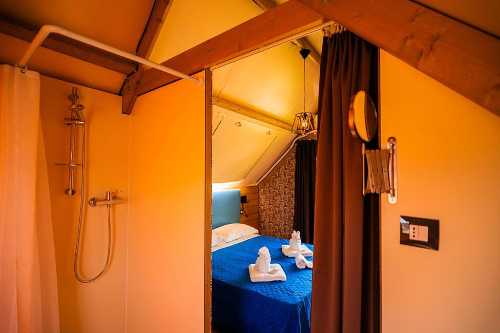 Postel nebo postele na pokoji v ubytování AgriGlamping Munai
