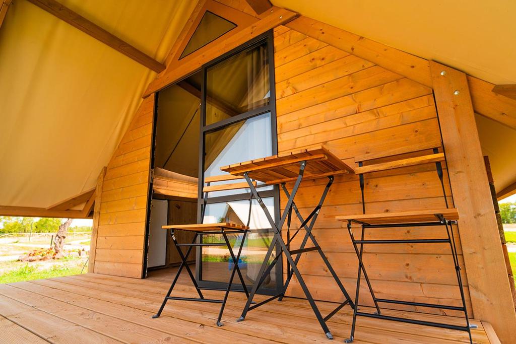 Balkón nebo terasa v ubytování AgriGlamping Munai