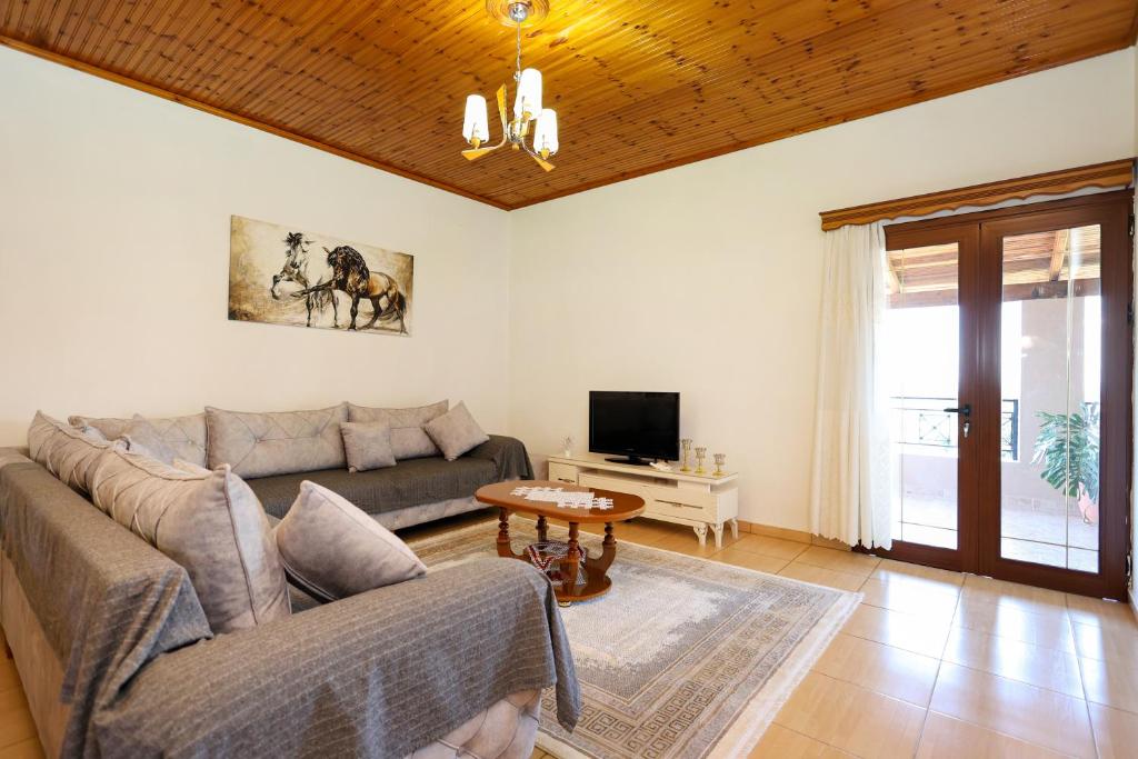 TV a/nebo společenská místnost v ubytování Villa Kevin