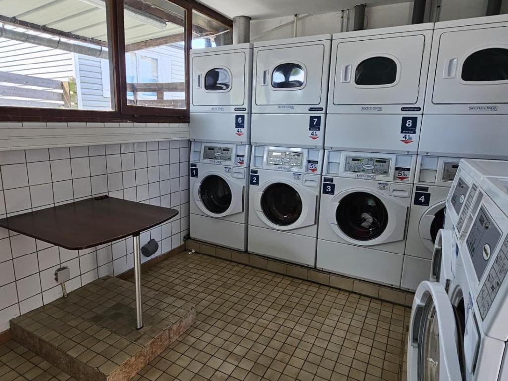 Fotografie z fotogalerie ubytování Mobil-home 4 personnes dans camping 5 étoiles proche de la mer v destinaci Houlgate
