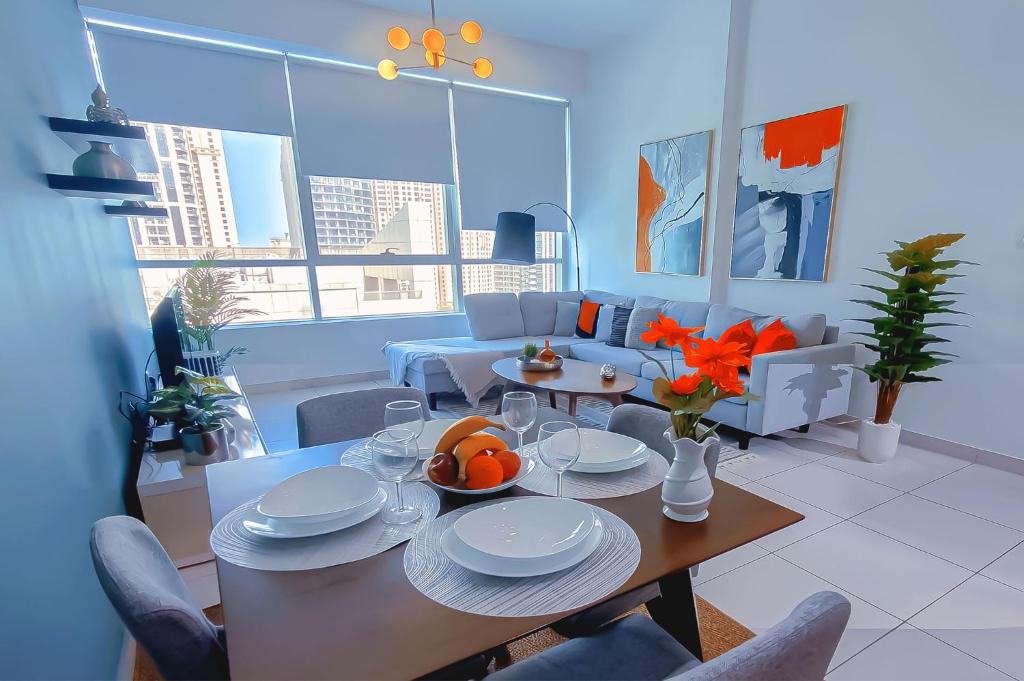 Posezení v ubytování Spacious Bright Marina View Apartment