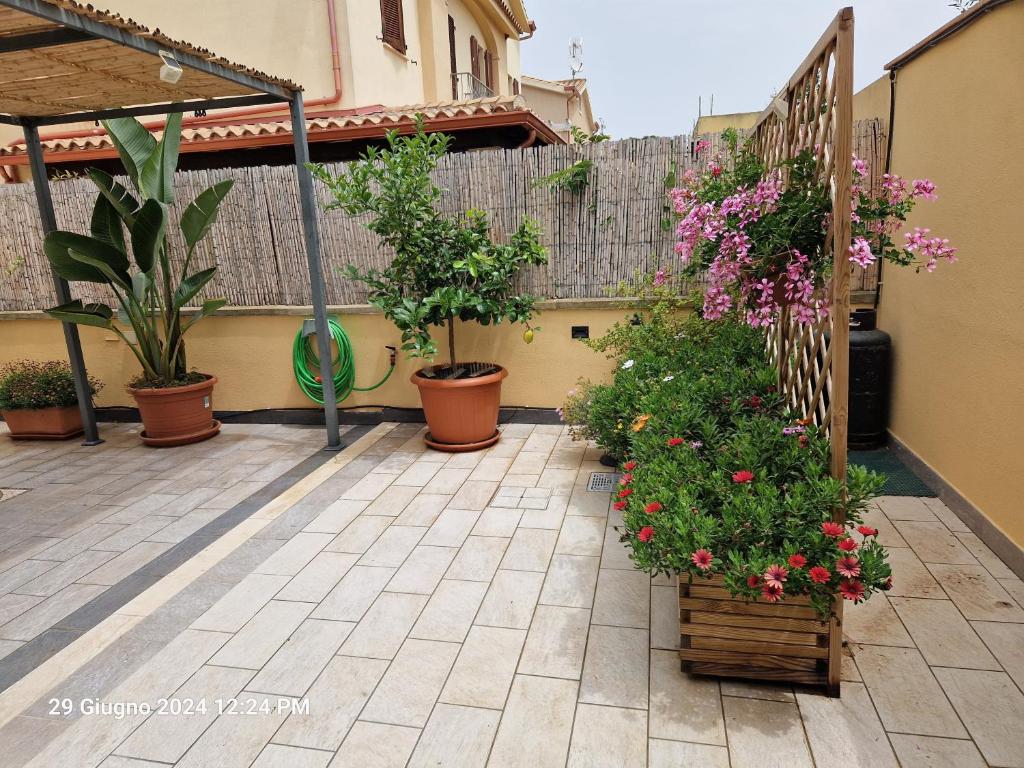 Vonkajšia záhrada v ubytovaní Villa Kate Pula Sardegna
