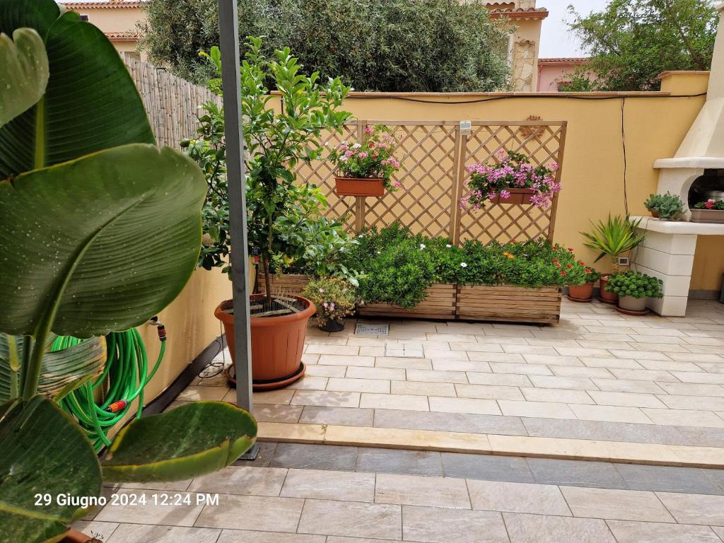 Vonkajšia záhrada v ubytovaní Villa Kate Pula Sardegna