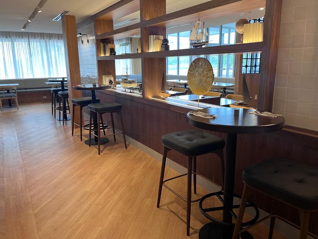 Restaurace v ubytování Home2 Suites By Hilton Kingston