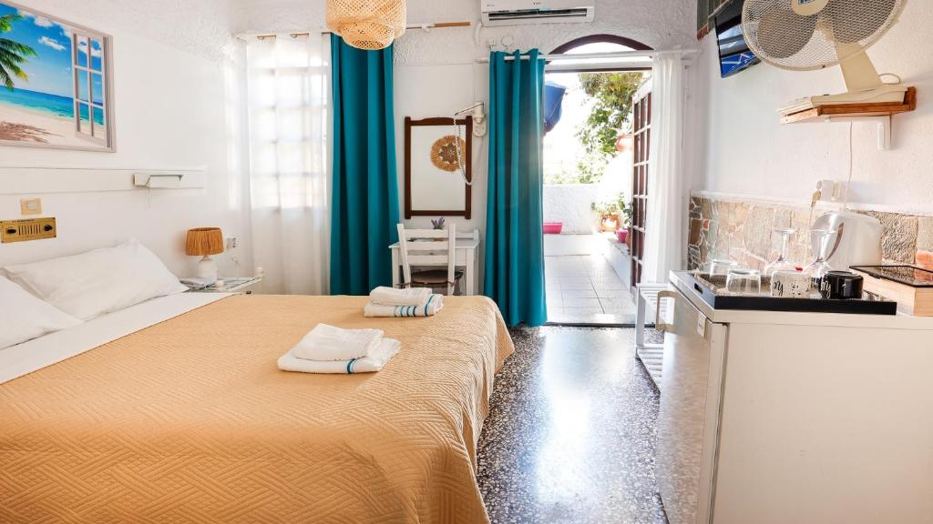 Postel nebo postele na pokoji v ubytování Melissani hotel