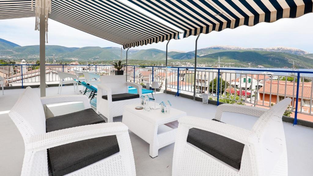 Nespecifikovaný výhled na hory nebo výhled na hory při pohledu z hotelu