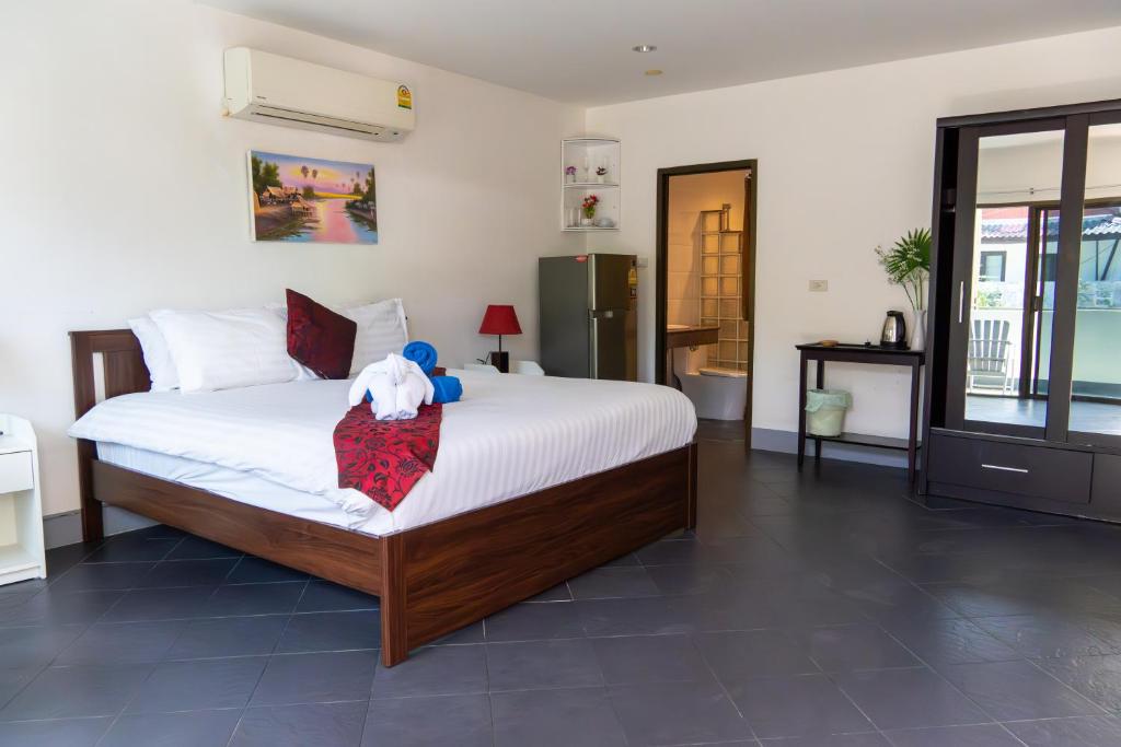 Deng's kamala beach Guesthouse - 2