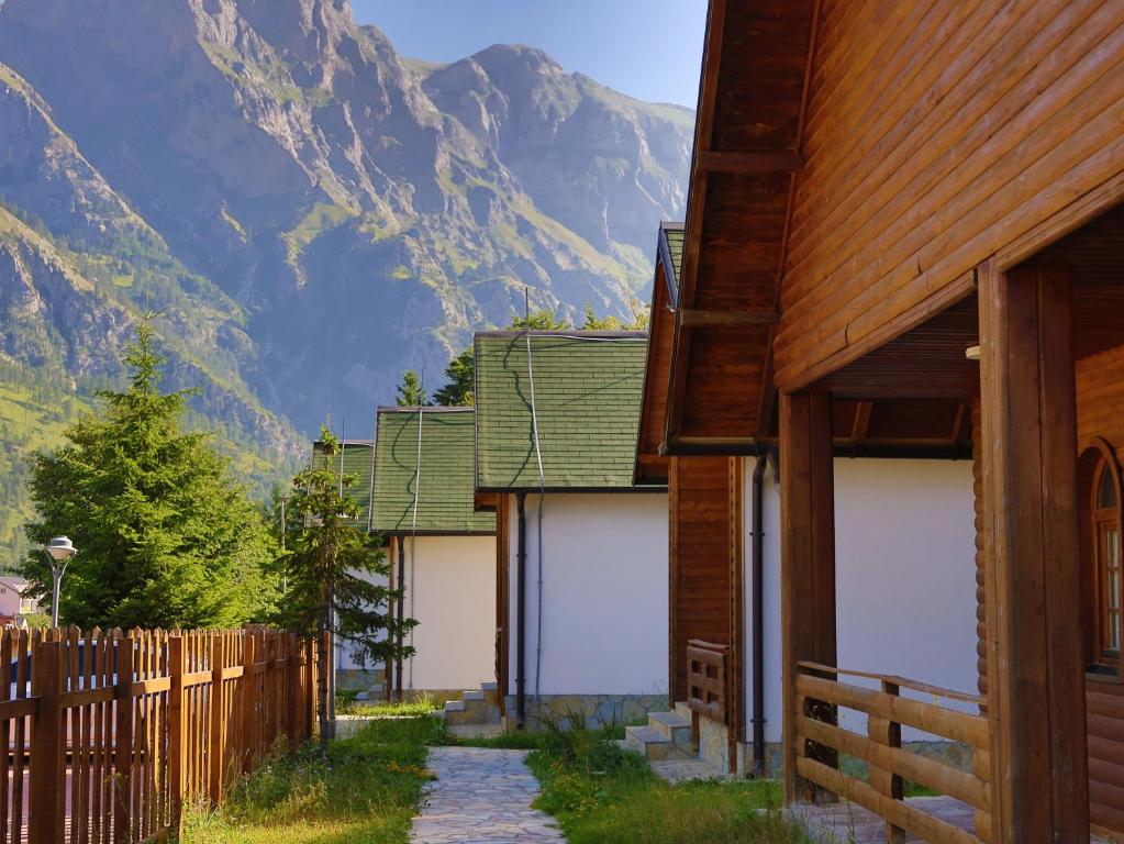 Nespecifikovaný výhled na hory nebo výhled na hory při pohledu z hotelu