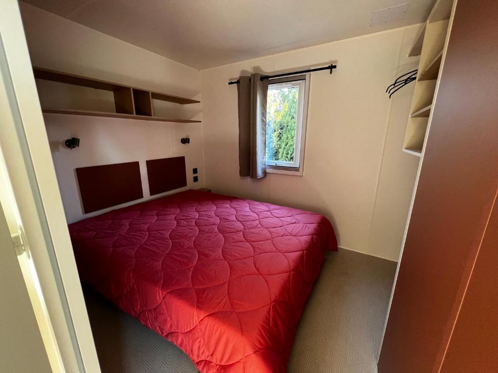 Postel nebo postele na pokoji v ubytování Camping de la Lyre