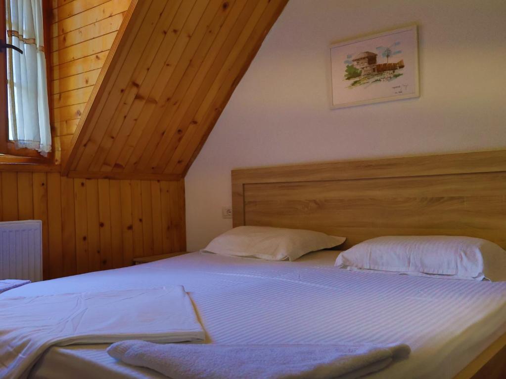 Postel nebo postele na pokoji v ubytování MIK Hotel Valbona