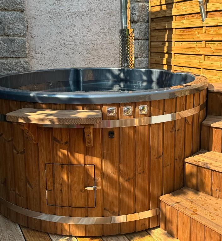 Gîte au Manoir des Sens avec bain nordique jacuzzi sur terrasse privée – photo 14
