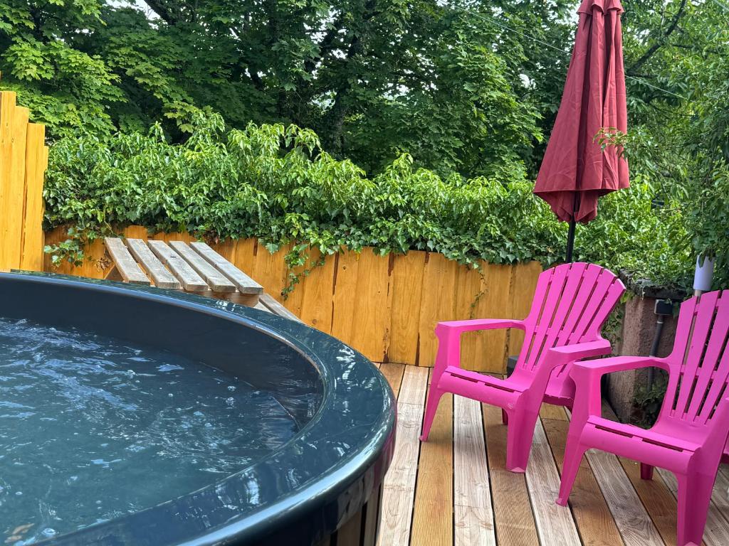 Gîte au Manoir des Sens avec bain nordique jacuzzi sur terrasse privée – photo 11