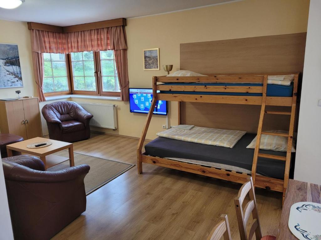 Postel nebo postele na pokoji v ubytování PENSION KUBU Apartment 3 samostatný byt s kuchyní