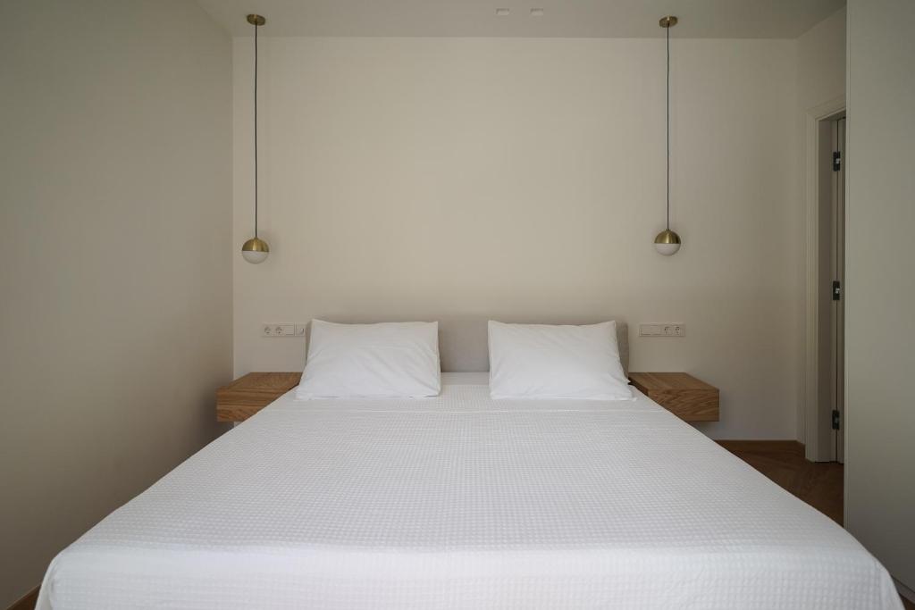 Postel nebo postele na pokoji v ubytování Plaka House - Boutique Apartments