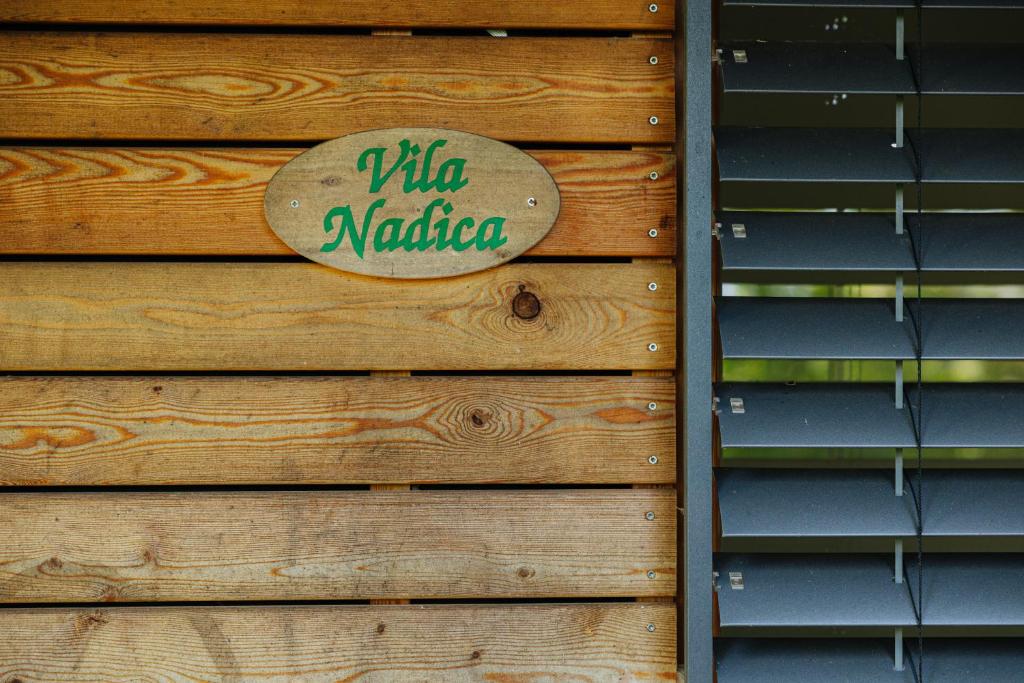 Certificato, attestato, insegna o altro documento esposto da GOZDNE VILE va VRTI