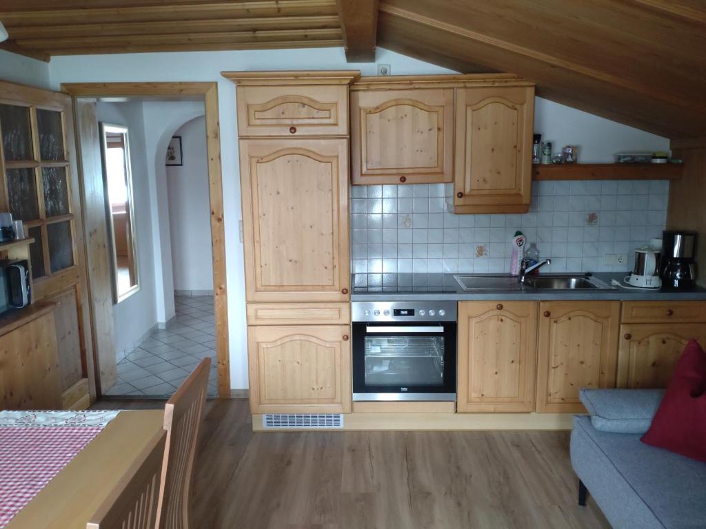 Kuchyňa alebo kuchynka v ubytovaní Haus Joachim