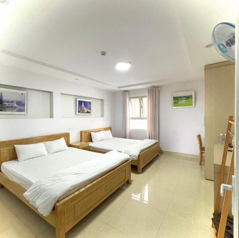 Postel nebo postele na pokoji v ubytování Daisy Dalat House