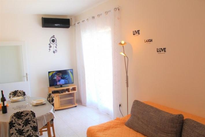 TV a/nebo společenská místnost v ubytování Apartment Nana