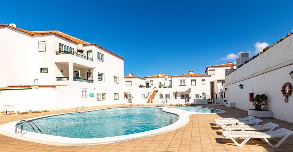 Bazén v ubytovaní Ocean View Penthouse By Dream Homes Tenerife alebo v jeho blízkosti