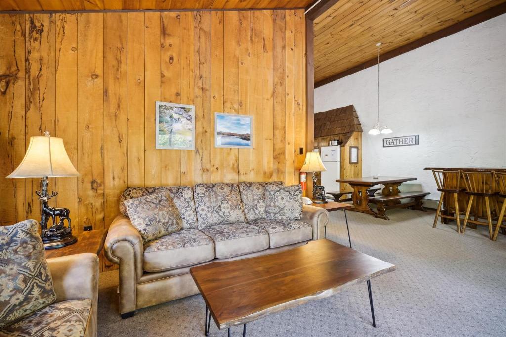 4-Bedroom Townhouse with Sauna Snow Flurry - Holiday Home