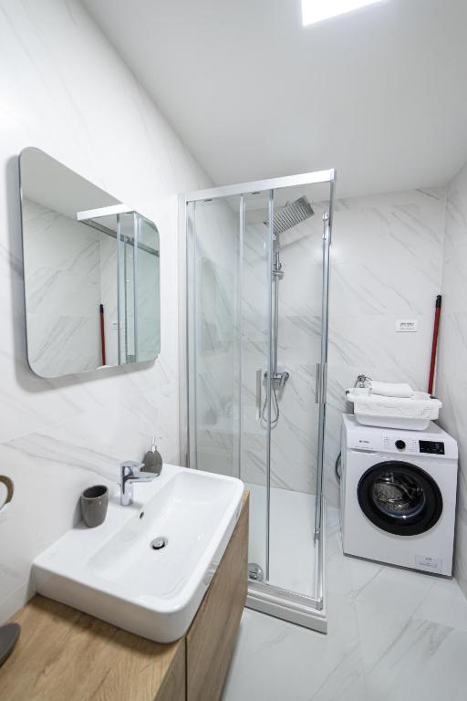 New City Luxury Apartments - 12