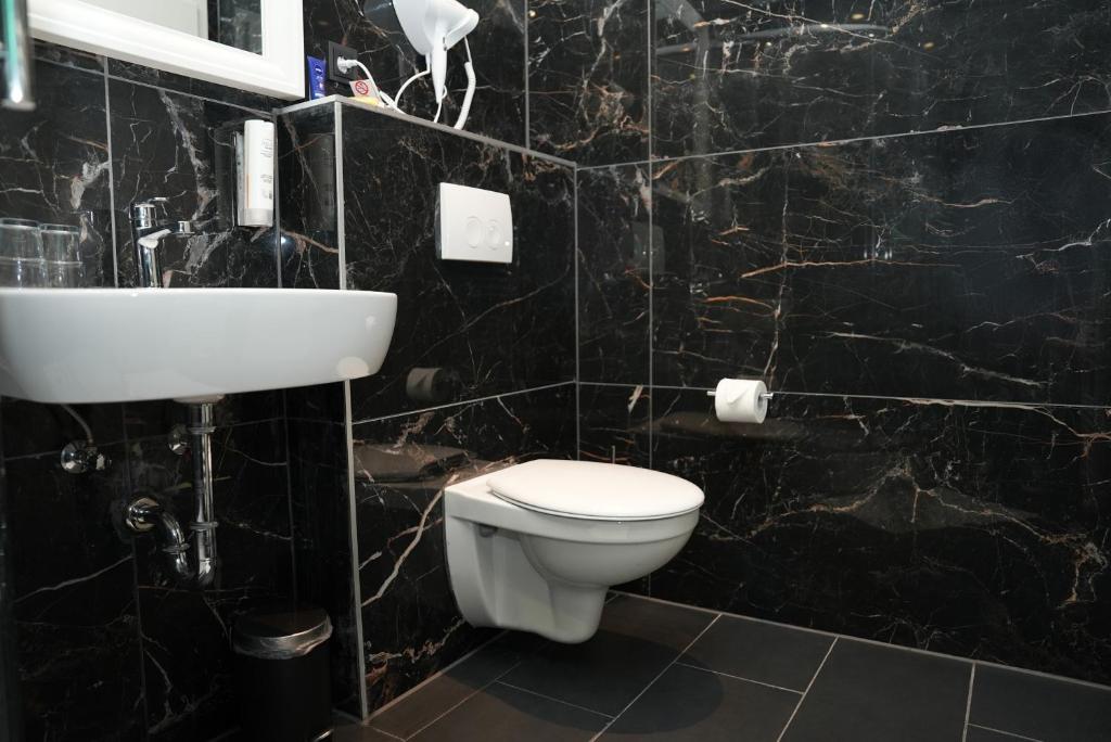 Hotel Attaché an der Messe - Resim 21