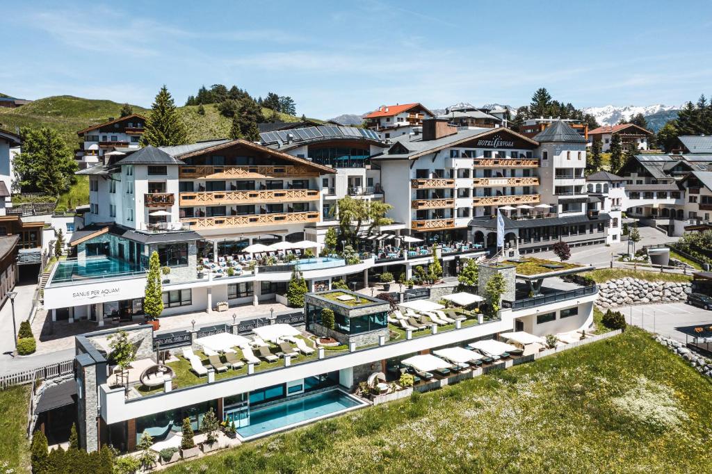 Bazén v ubytování Wellnesshotel Cervosa nebo v jeho okolí