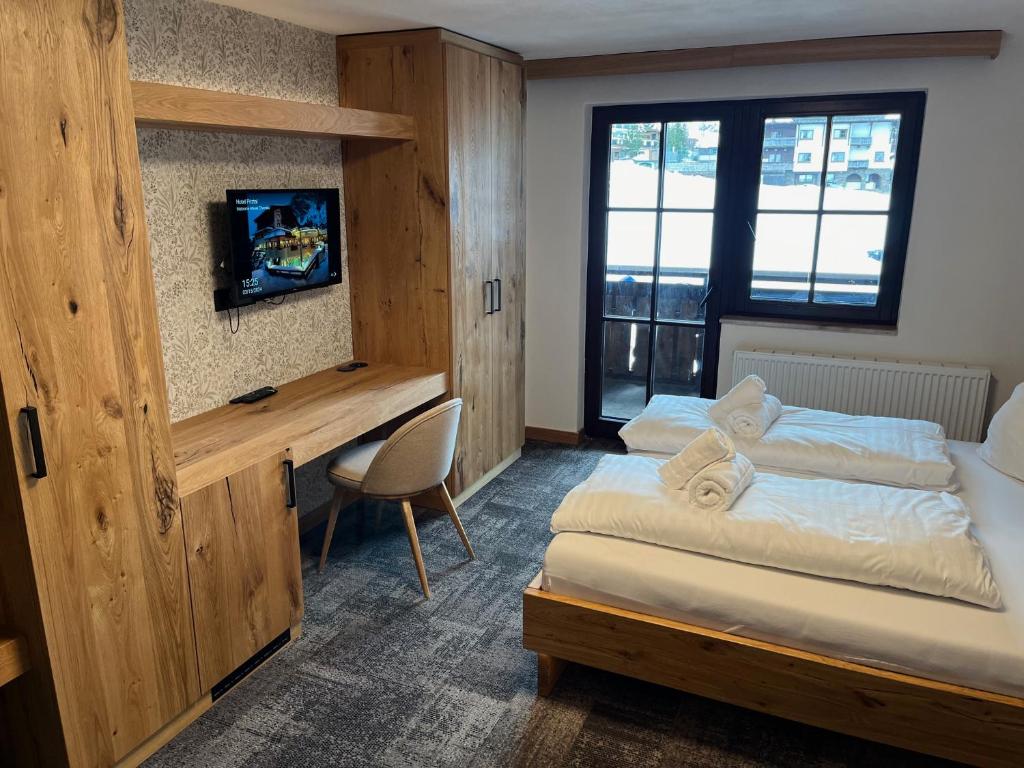 Postel nebo postele na pokoji v ubytování Tieflehner Hof Pitztalhaus Hotel