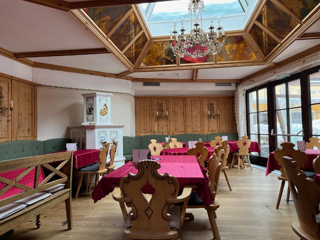 Posezení v ubytování Tieflehner Hof Pitztalhaus Hotel
